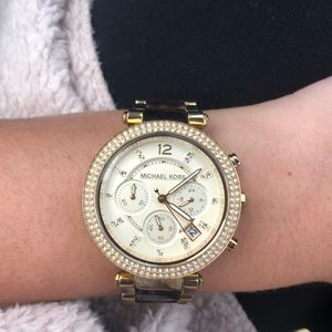 MK watch **needs new battery**